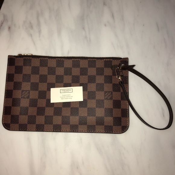 Louis Vuitton Neverfull Wristlet - Picture 4 of 4